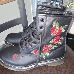 1460 VONDA FLORAL LEATHER LACE UP BOOTS size 9 women's -barely worn